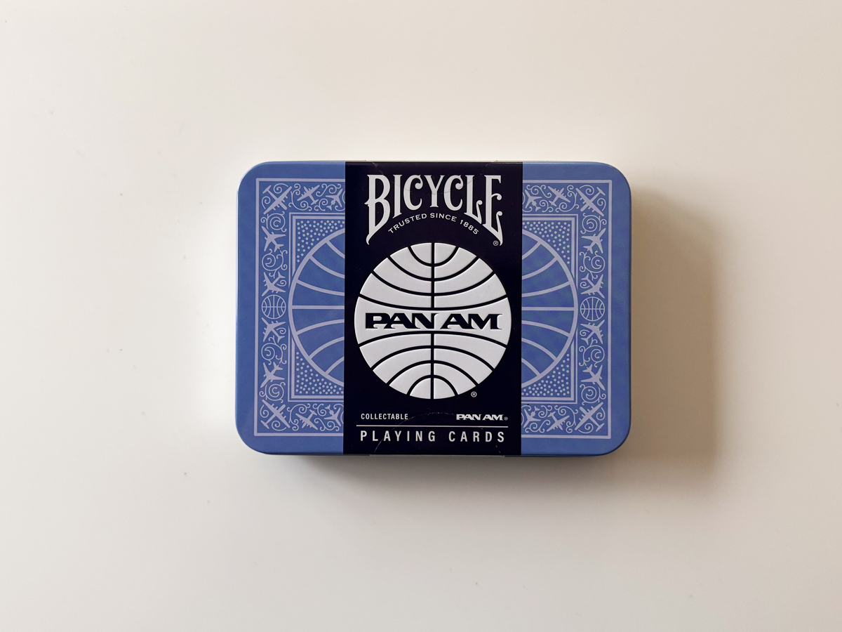 パンナム・ティン缶を斜め開封したバイスクルトランプ2デッキ