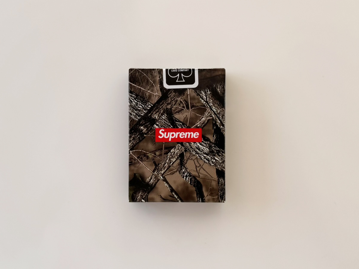 Supreme × Bicycle 迷彩デザインのトランプ外箱（正面）