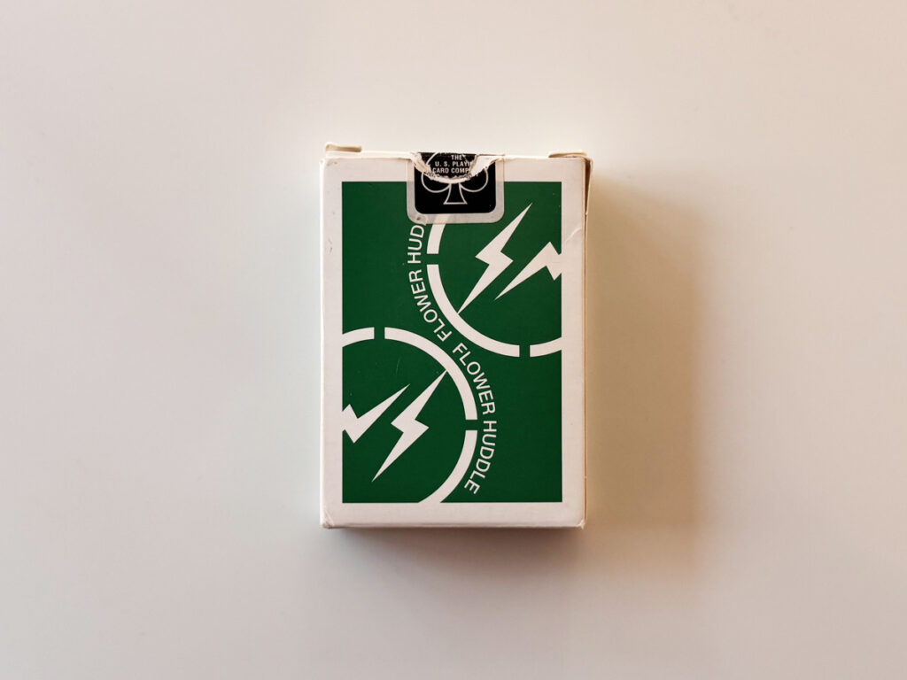fragment × BICYCLE “FLOWER HUDDLE” の背面デザイン|閃電ロゴと円形モチーフ|トランプカード 種類の参考