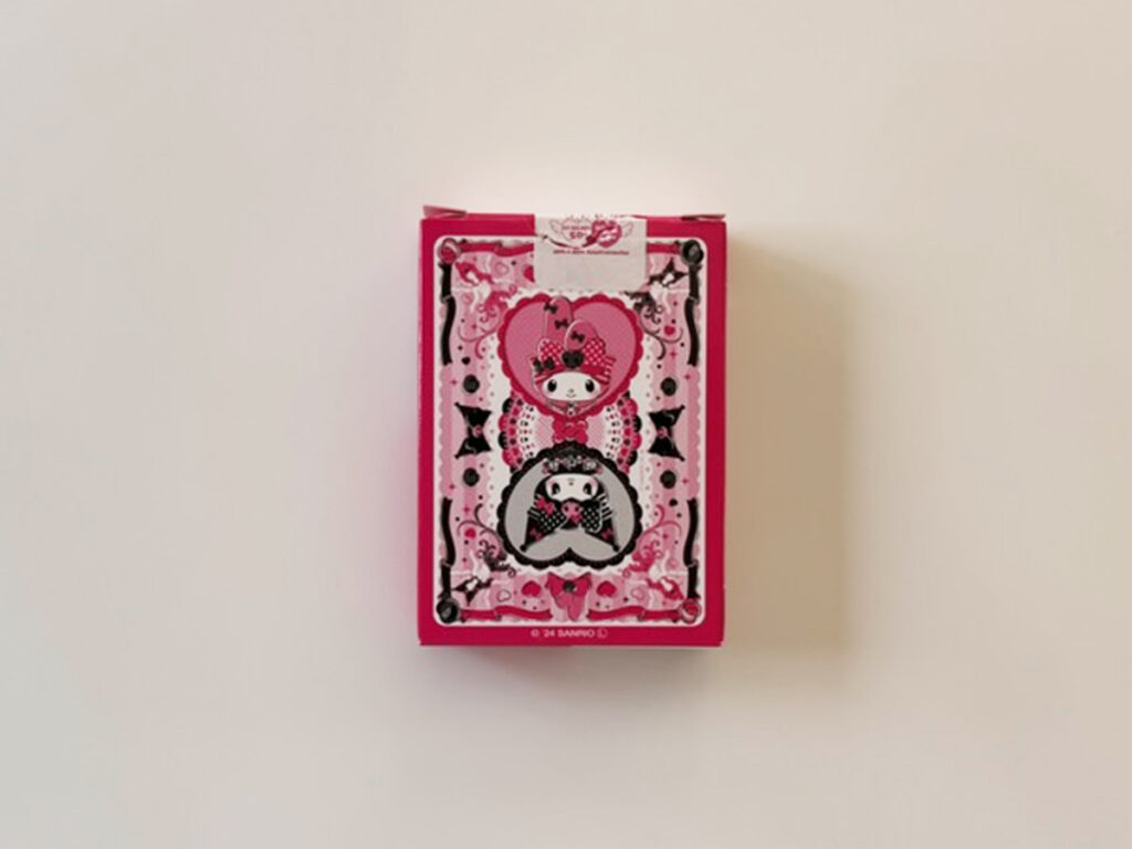 外箱裏面。カード背面アートの縮小図が確認できる