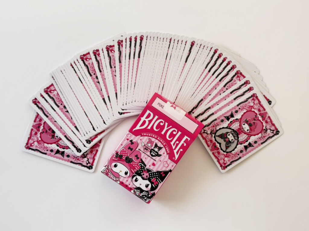 マイメロクロミのBICYCLEトランプを扇状に展開した全体写真