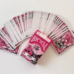 マイメロクロミのBICYCLEトランプを扇状に広げた全体写真